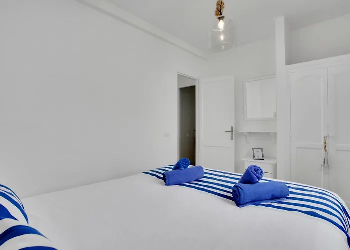 Neptuno - Adults Only *